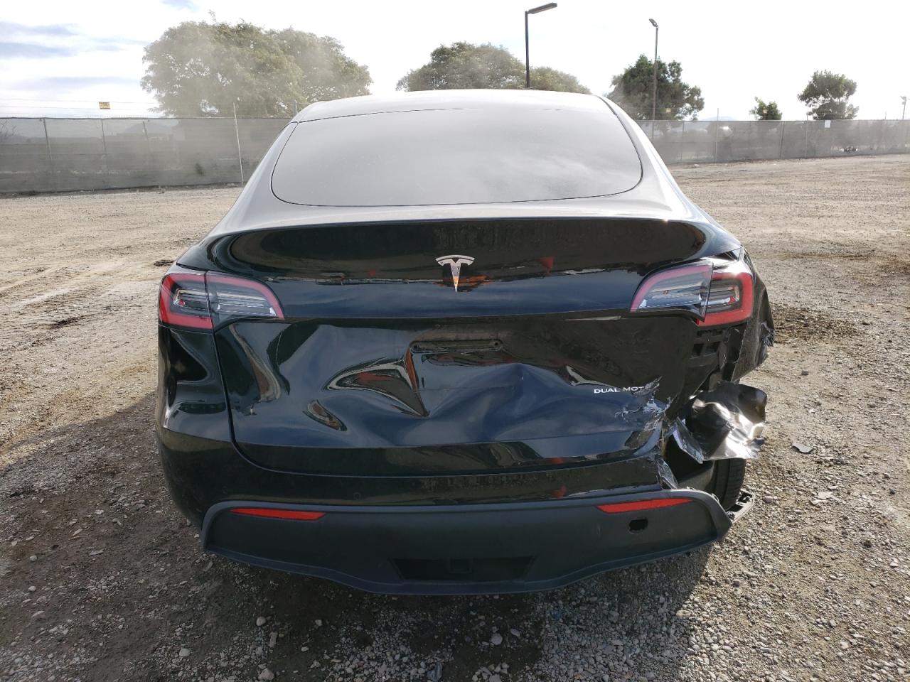 2021 Tesla Model Y VIN: 5YJYGAEE9MF137910 Lot: 81921303