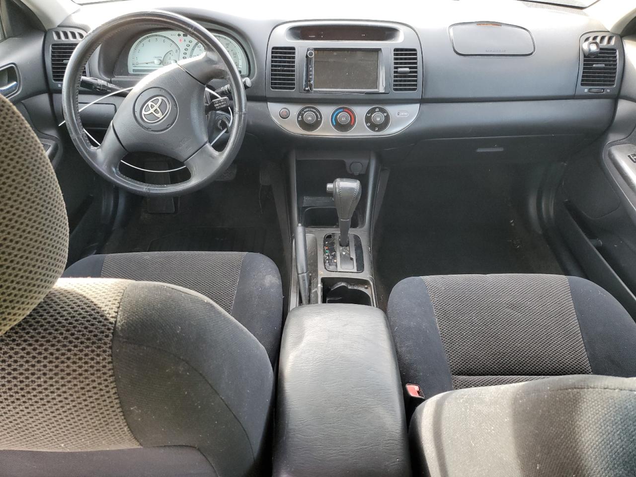 2003 Toyota Camry Le VIN: 4T1BF32K83U058499 Lot: 80592553