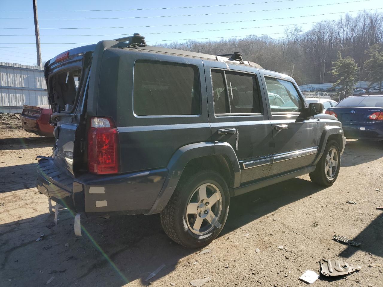 2010 Jeep Commander - Image 3