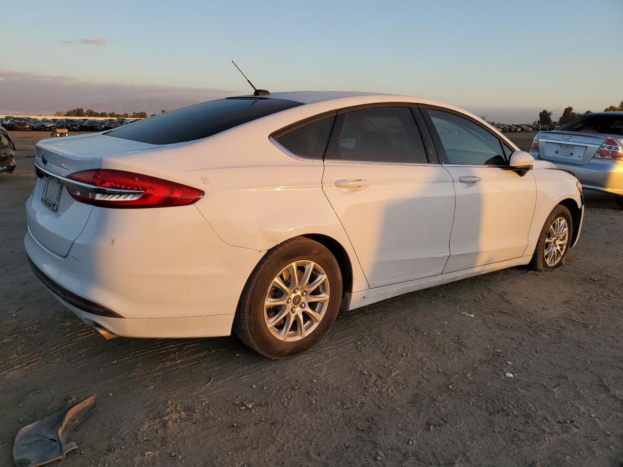 VIN 3FA6P0G73JR204565 2018 FORD FUSION no.3