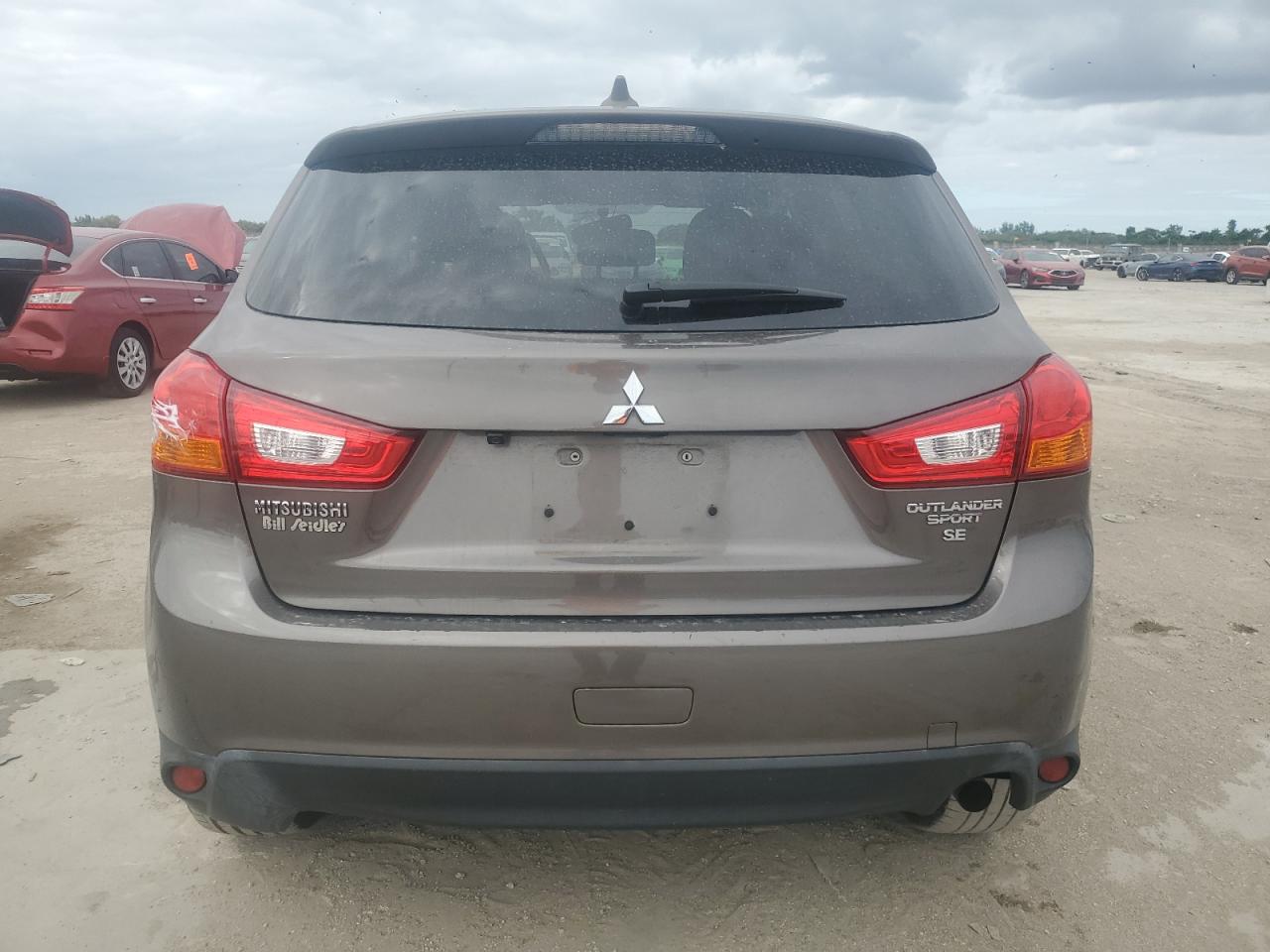 2017 Mitsubishi Outlander - Image 6