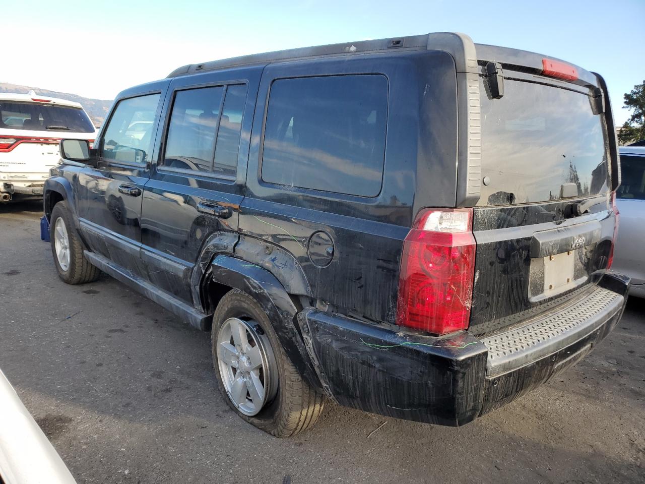 2007 Jeep Commander - Image 2