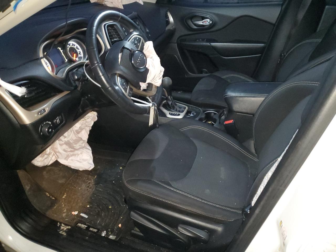 2015 Jeep Cherokee Latitude VIN: 1C4PJMCBXFW749118 Lot: 79553413