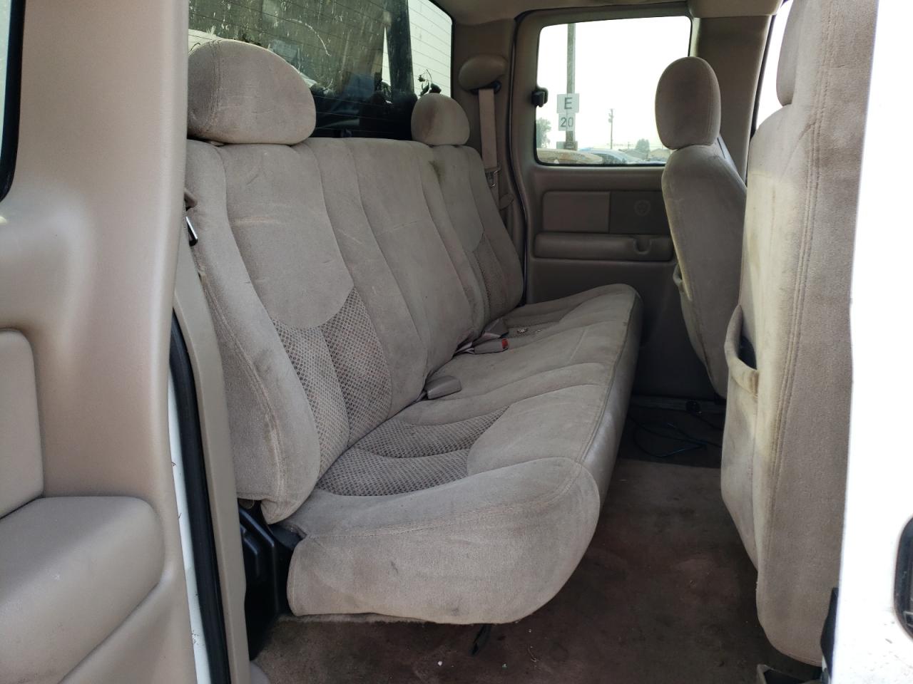 2003 Chevrolet Silverado - Image 10