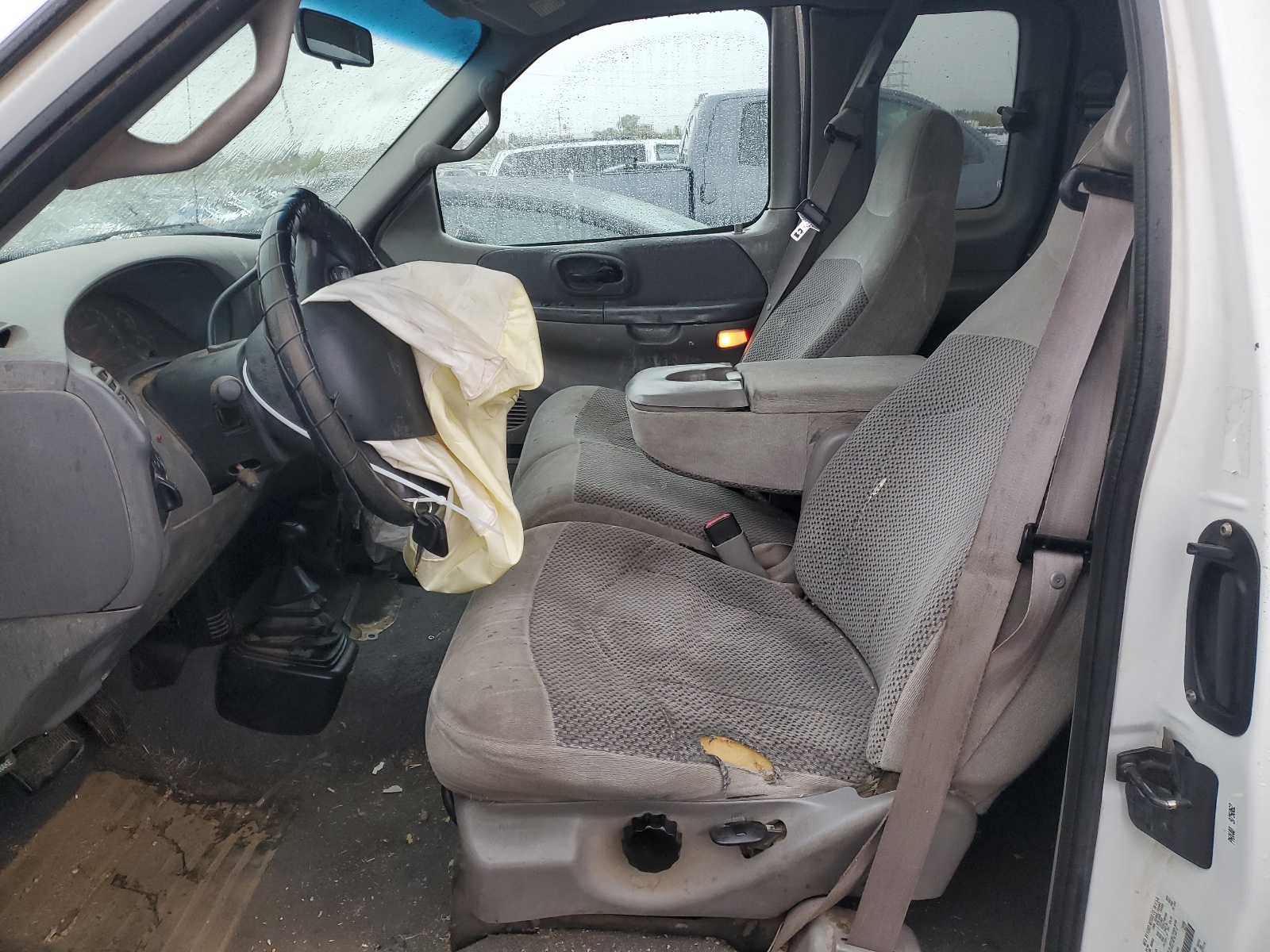 1FTRX18W1YNA32083 2000 Ford F150