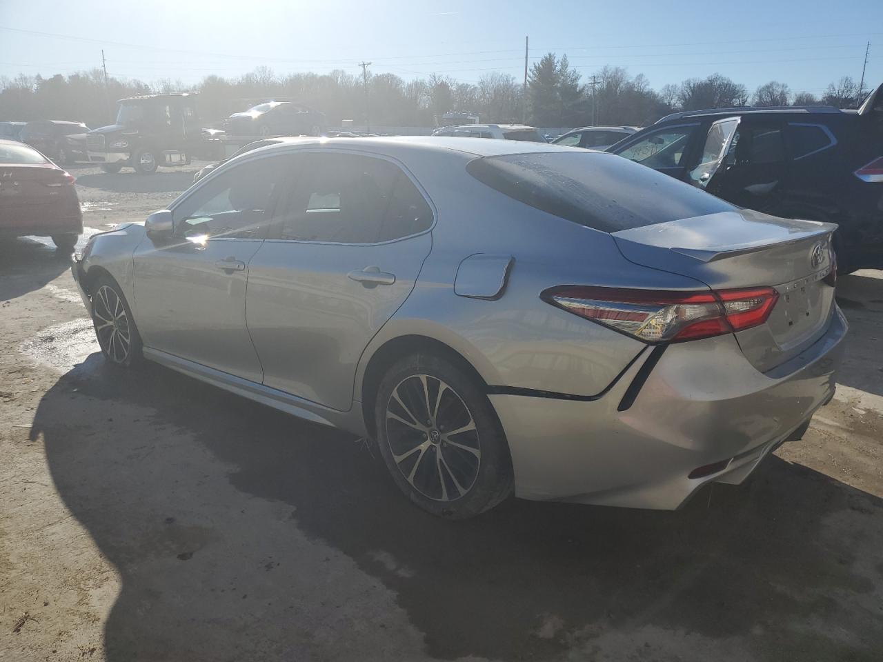 4T1B11HK6JU012628 2018 TOYOTA CAMRY - Image 2