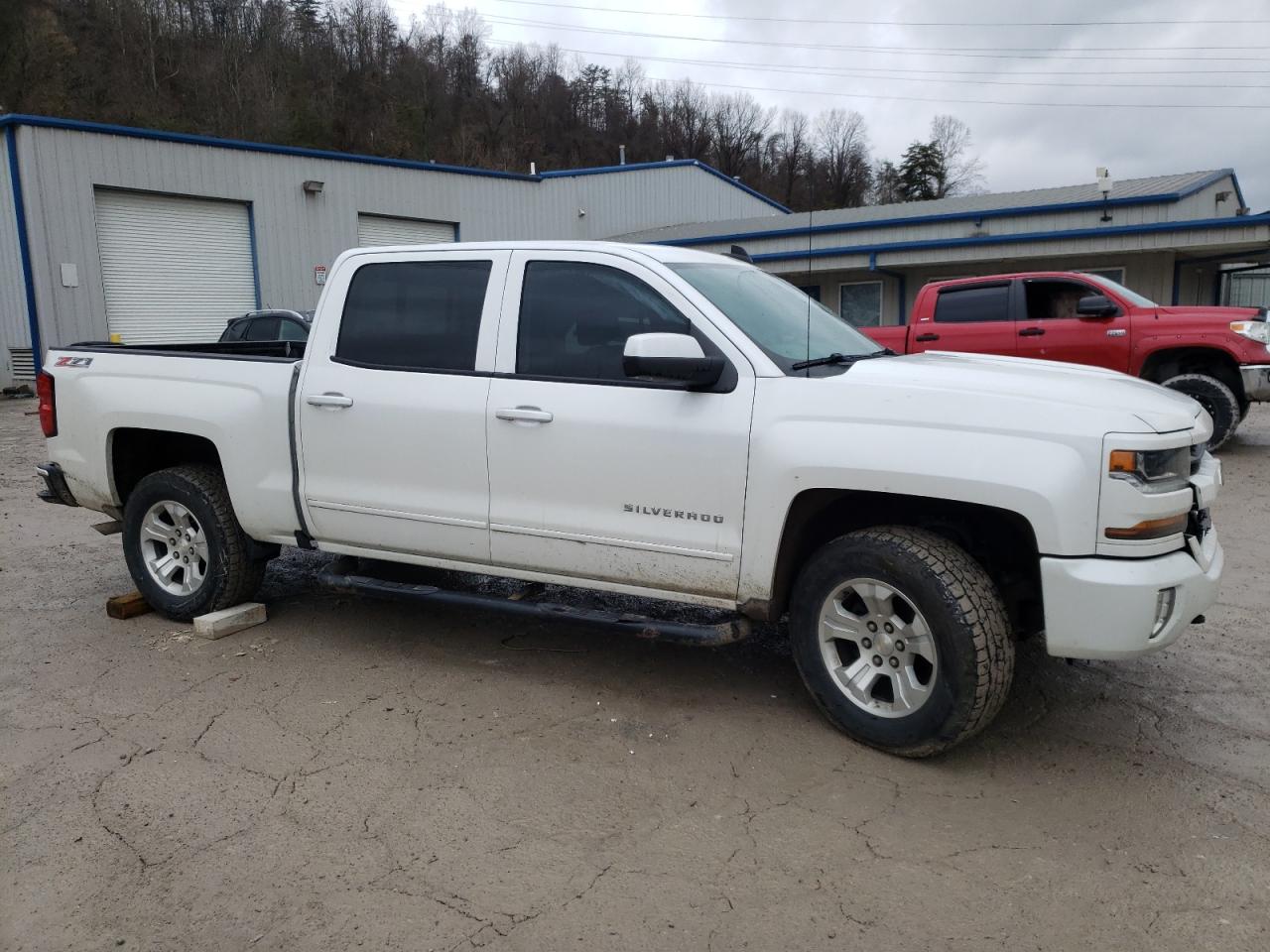 2017 Chevrolet Silverado K1500 Lt VIN: 3GCUKREC6HG213125 Lot: 82270493