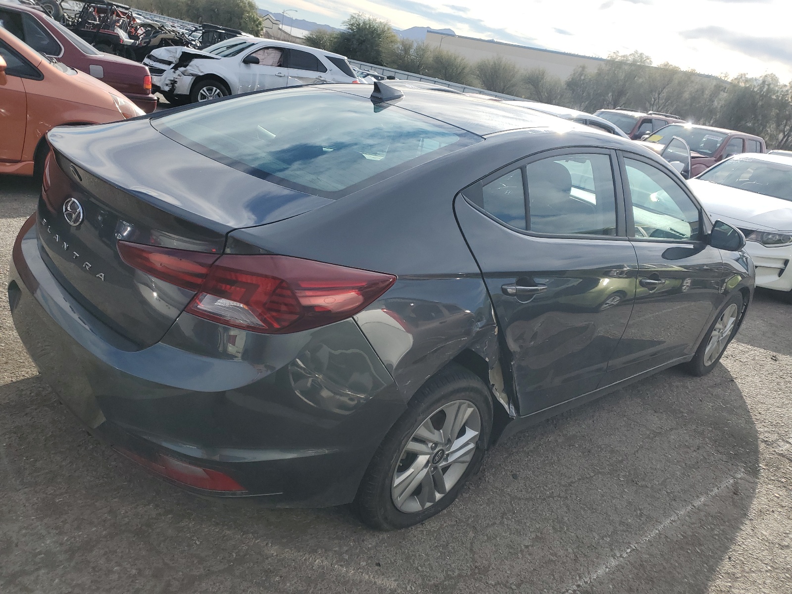 2020 Hyundai Elantra Sel vin: 5NPD84LF0LH576342