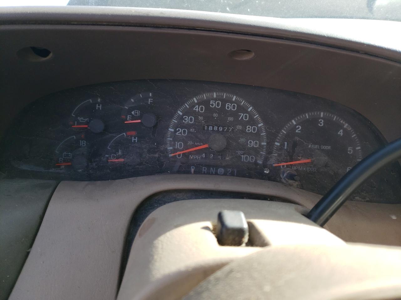 1998 Ford Expedition VIN: 1FMRU17L7WLA31217 Lot: 82147253