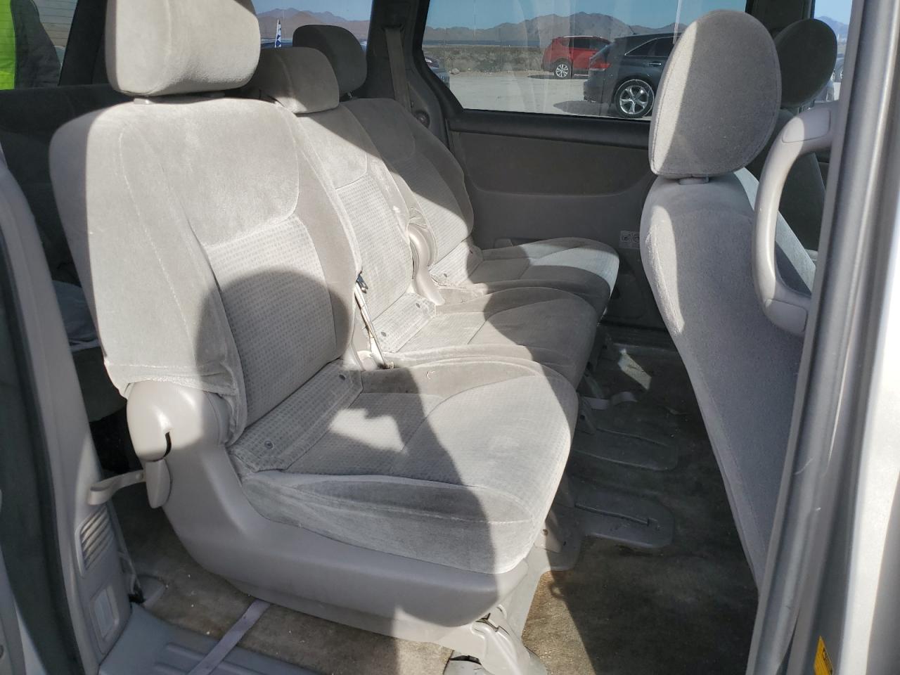 2006 Toyota Sienna - Image 11