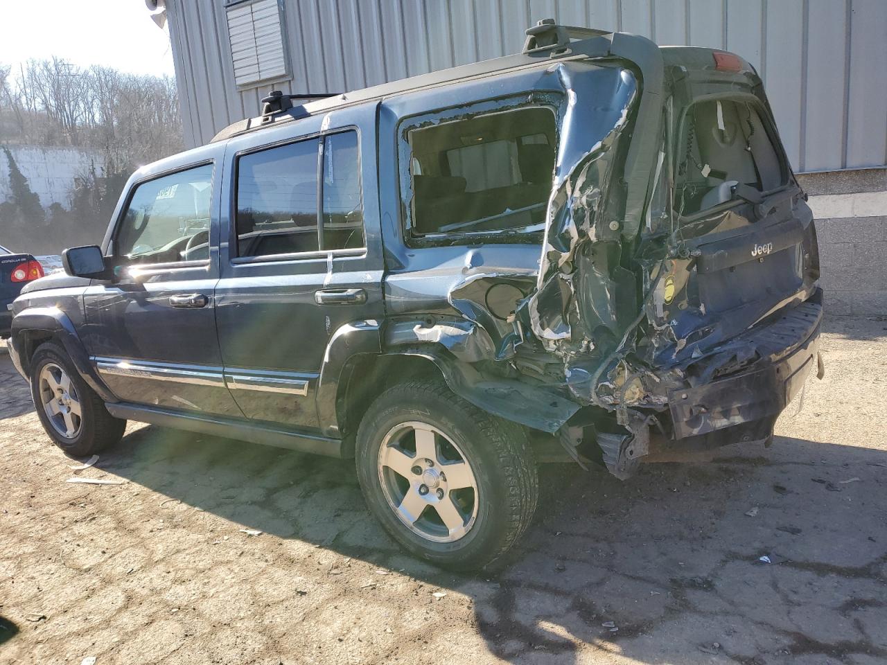 2010 Jeep Commander - Image 2