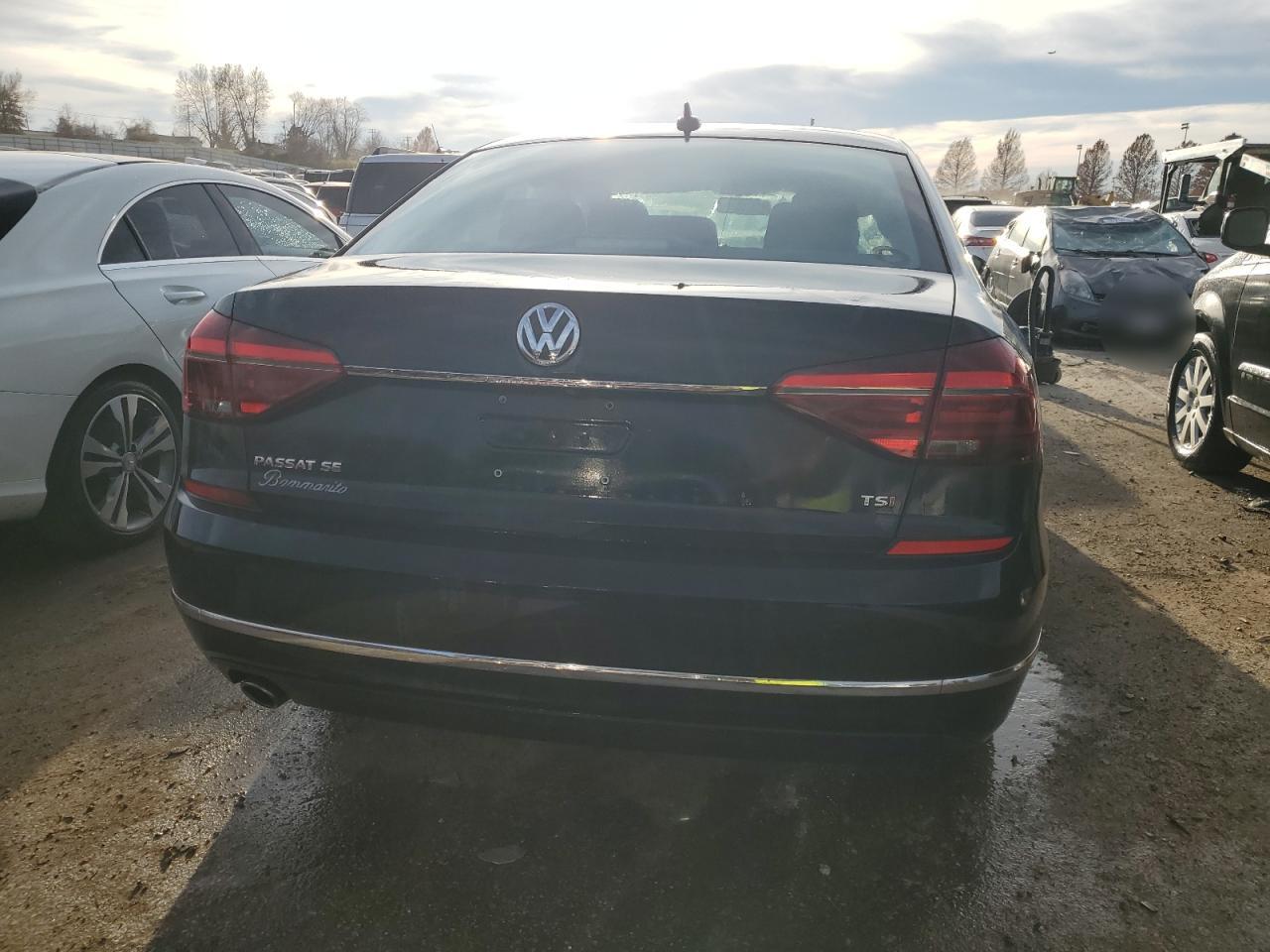 1VWBA7A31JC049342 2018 Volkswagen Passat Se