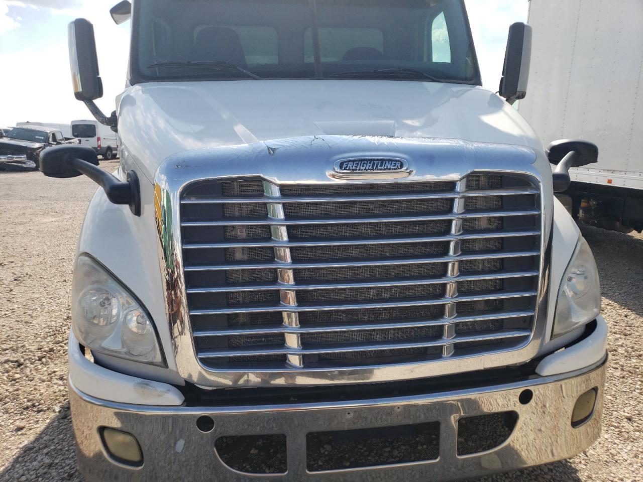 1FUJGBD91ELFW7968 2014 Freightliner Cascadia 113