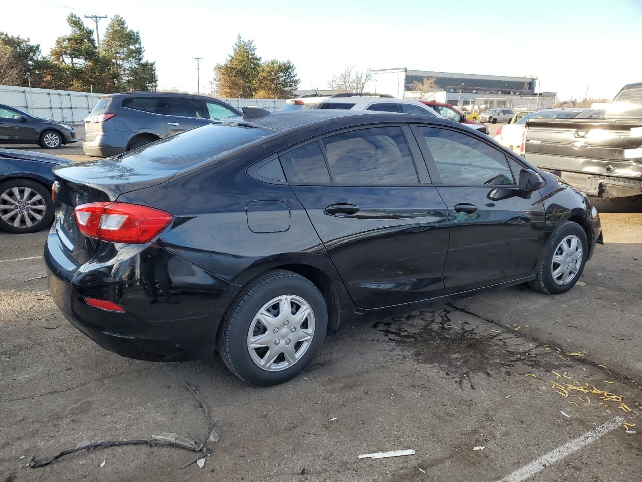 1G1BC5SM1J7143666 2018 Chevrolet Cruze Ls