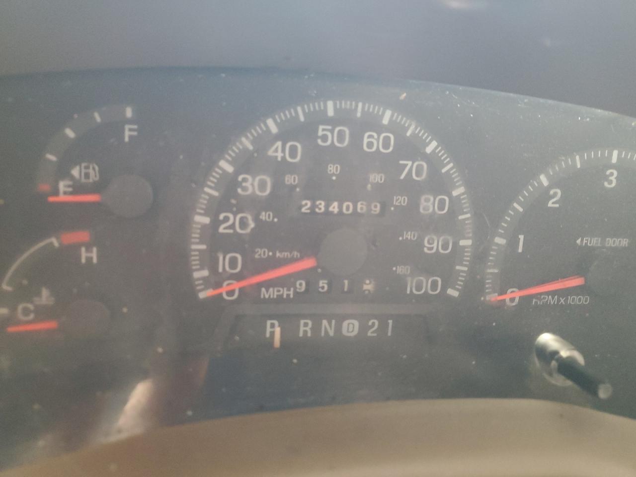 1998 Ford Expedition VIN: 1FMRU18W9WLC09332 Lot: 57139625