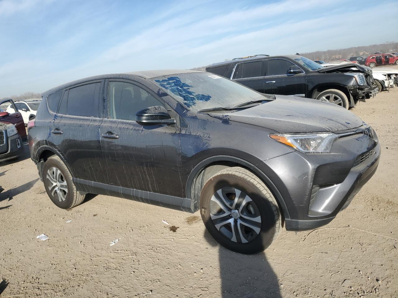 JTMZFREV8JJ157009 2018 Toyota Rav4 Le