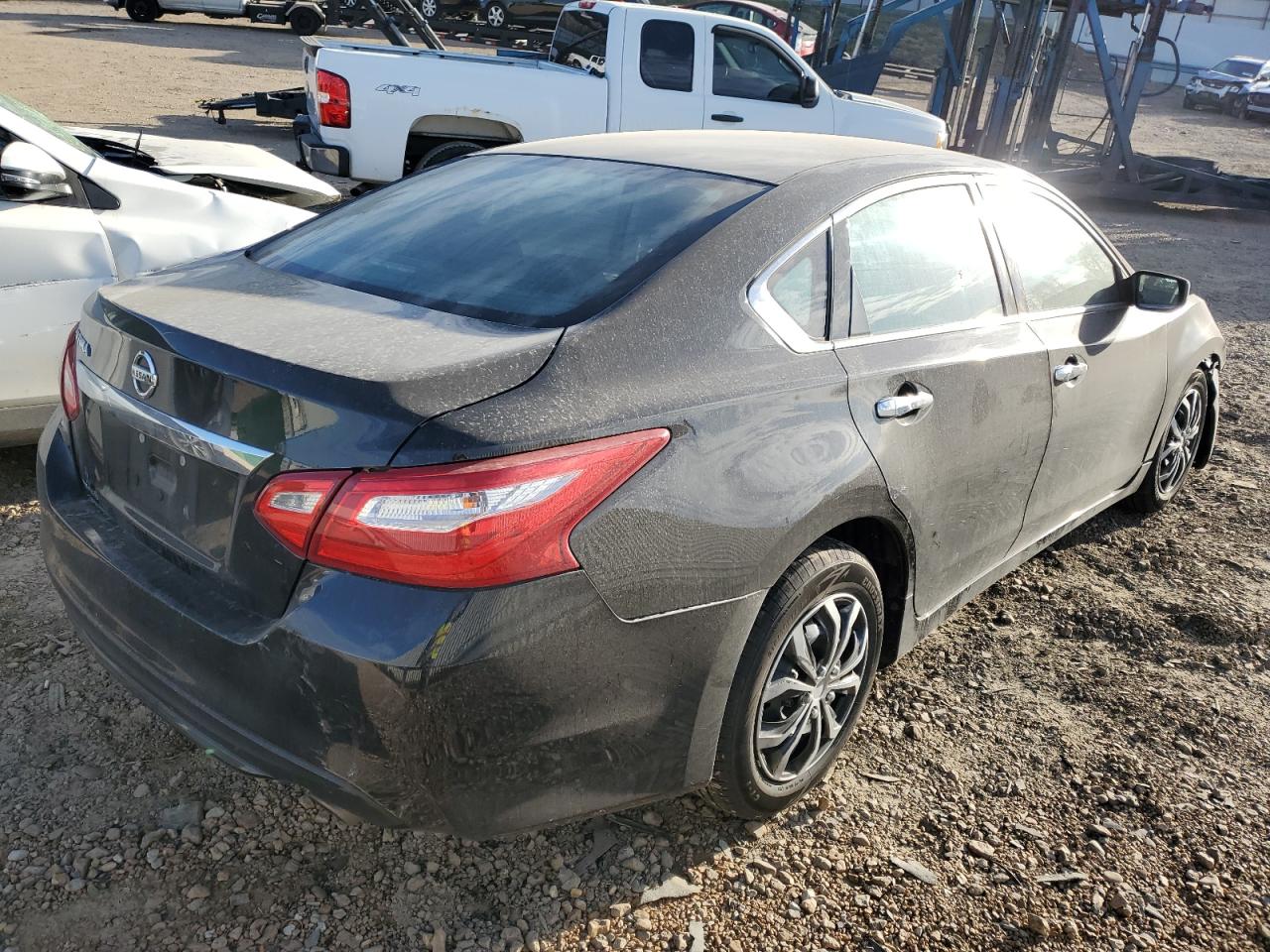 2017 Nissan Altima - Image 3