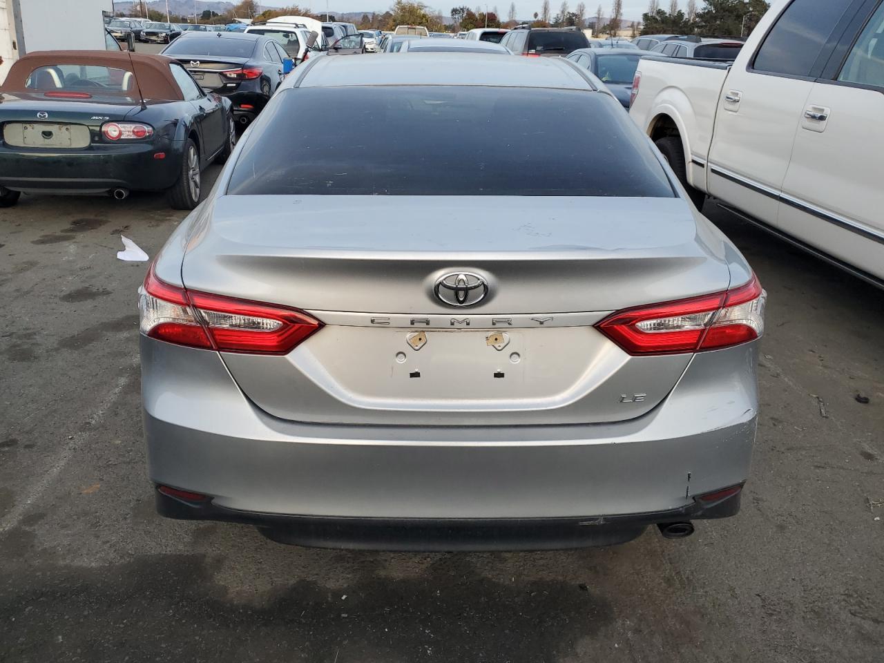 4T1B11HK6JU009714 2018 Toyota Camry L