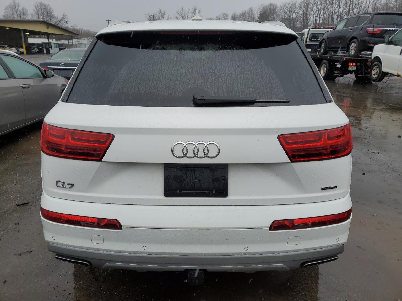 WA1LHAF7XJD037920 2018 Audi Q7 Premium Plus