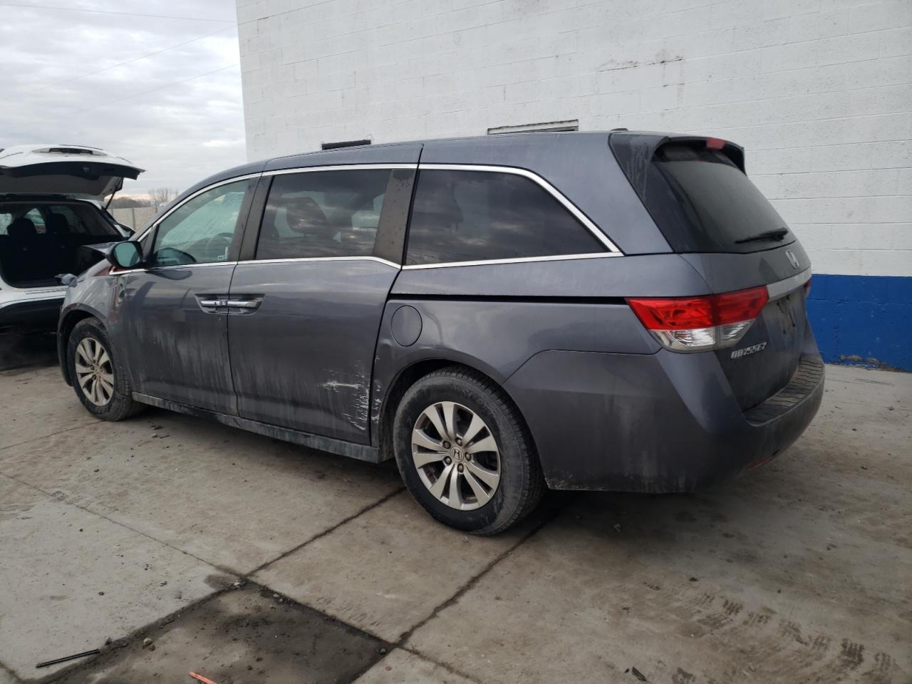 5FNRL5H32GB048153 2016 Honda Odyssey Se