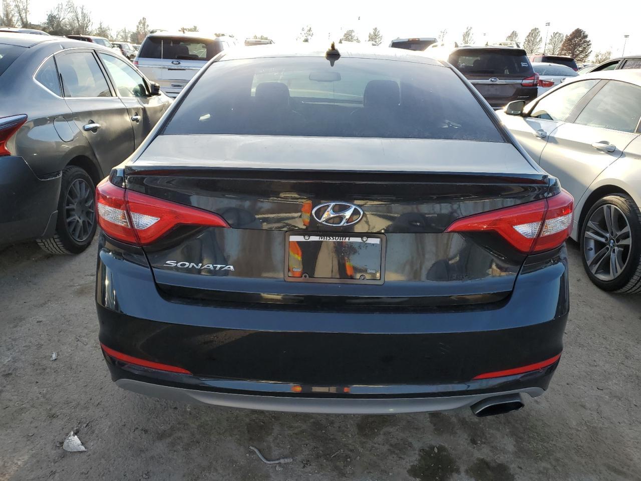 5NPE24AF0FH025776 2015 Hyundai Sonata Se