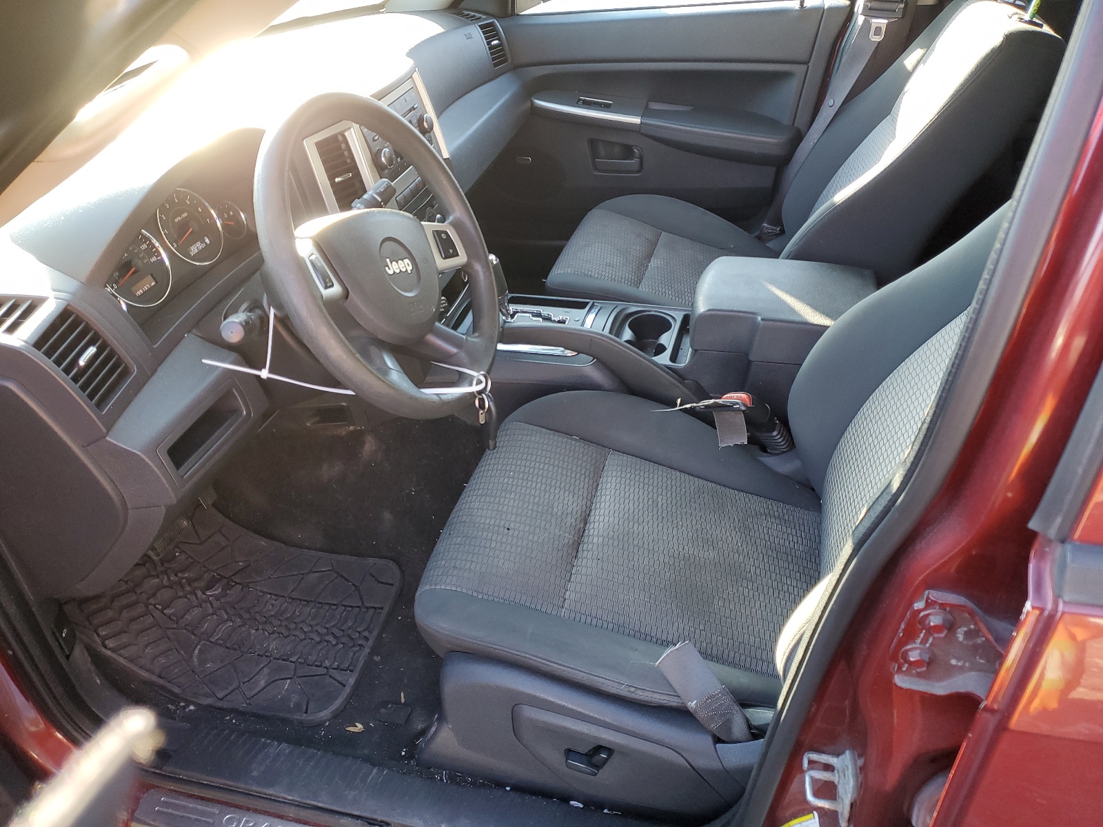 1J8GR48K68C147802 2008 Jeep Grand Cherokee Laredo