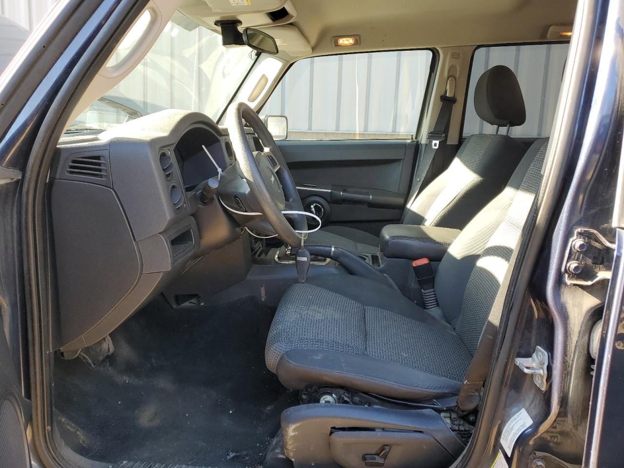 2010 Jeep Commander - Image 7