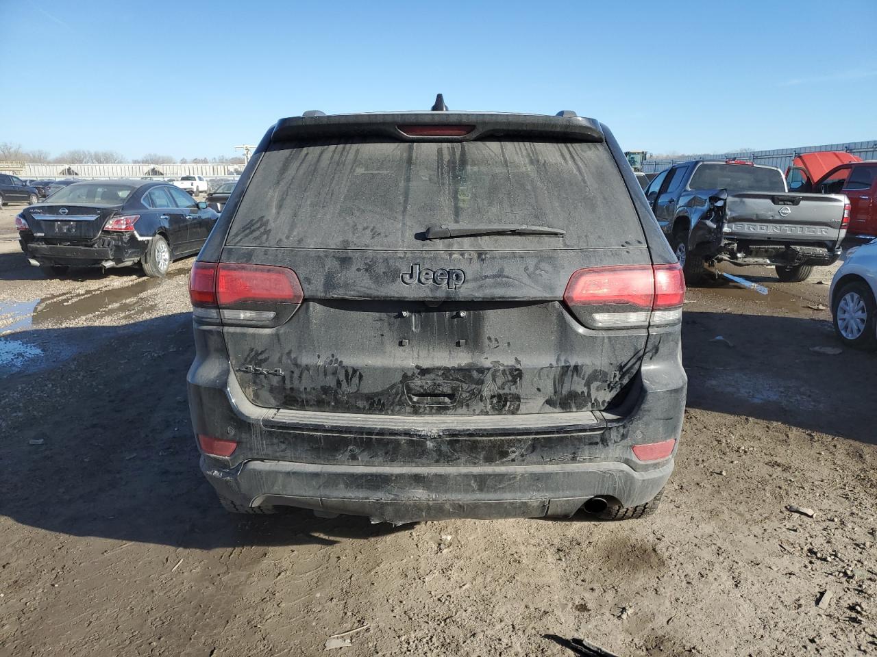 1C4RJFAG6JC377080 2018 Jeep Grand Cherokee Laredo