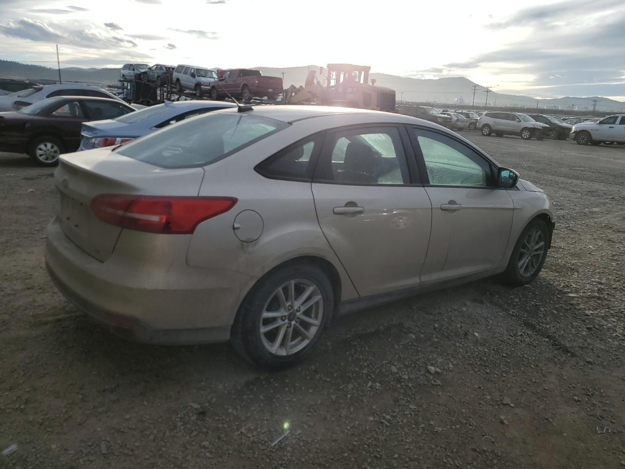 2018 Ford Focus Se VIN: 1FADP3F24JL327269 Lot: 81620043