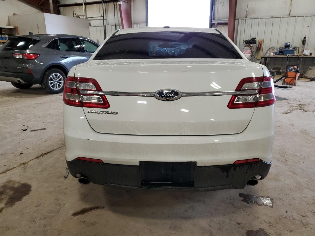 1FAHP2D8XJG106481 2018 Ford Taurus Se