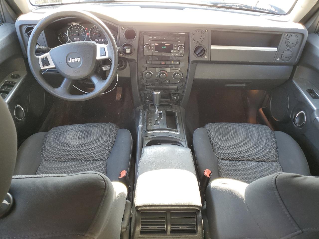 2010 Jeep Commander - Image 8