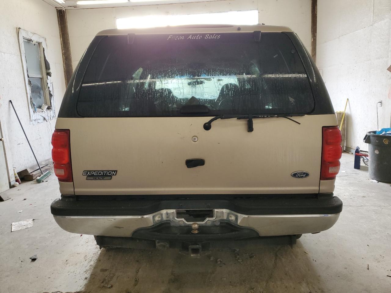 1998 Ford Expedition VIN: 1FMRU18W9WLC09332 Lot: 57139625