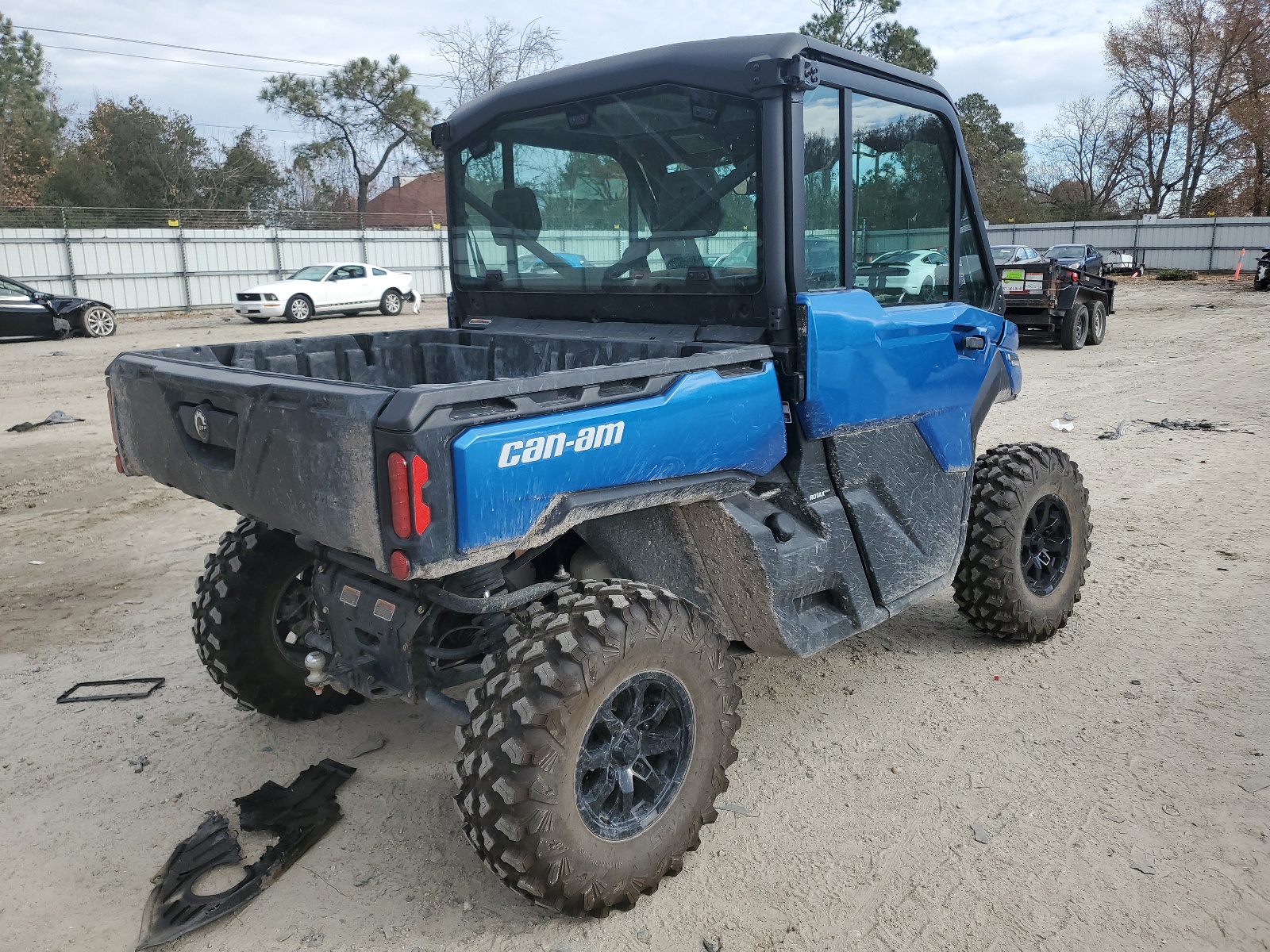 3JBUVAX47PK005932 2023 Can-Am Defender Limited Cab Hd10