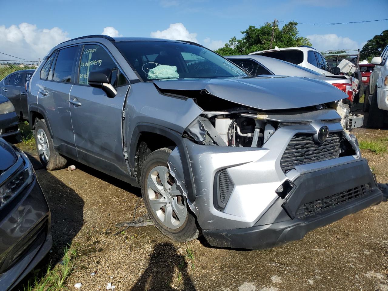 JTMF1RFV3KD034704 2019 Toyota Rav4 Le