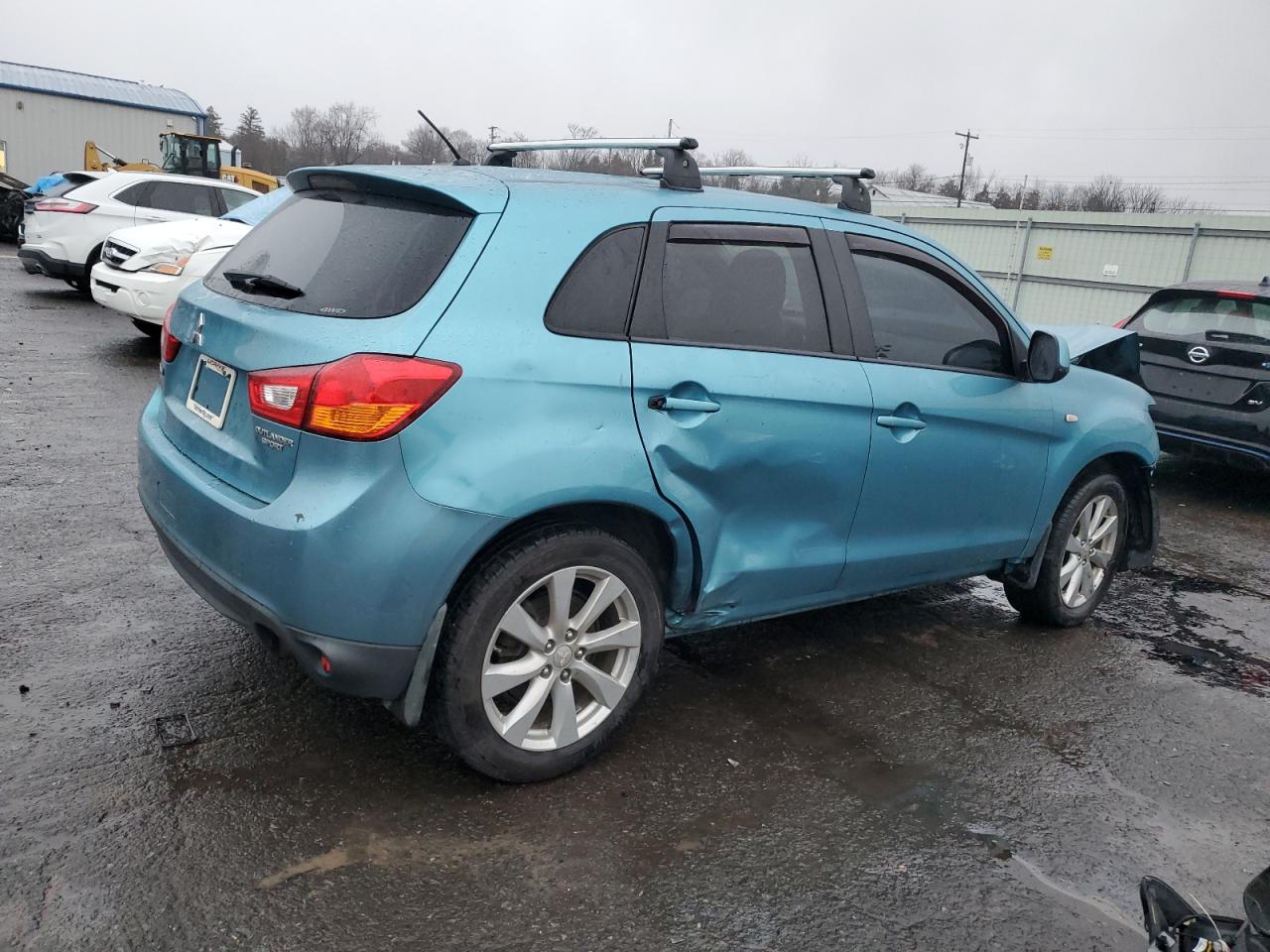 2014 Mitsubishi Outlander - Image 3