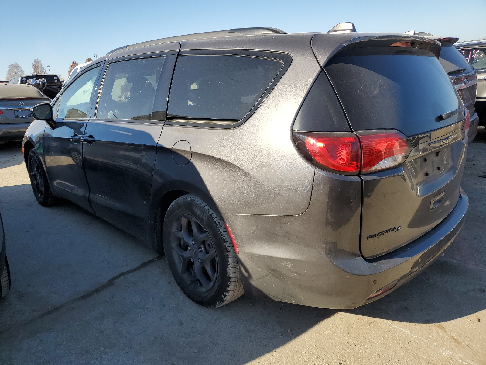 2019 Chrysler Pacifica Touring L Plus vin: 2C4RC1EG2KR588373