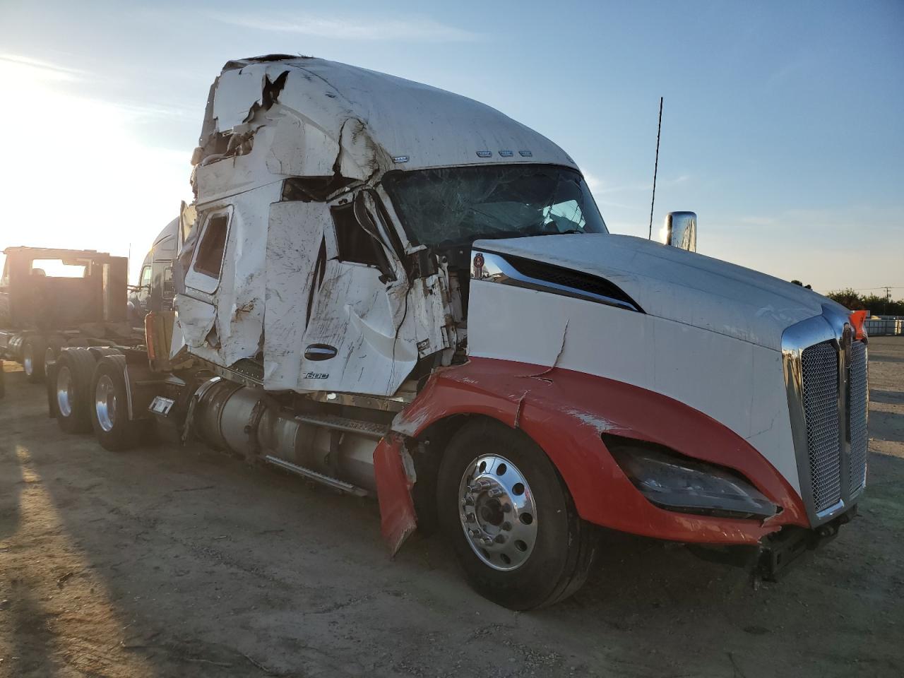 2022 Kenworth Construction T680 for Sale in Fresno, CA - Rollover
