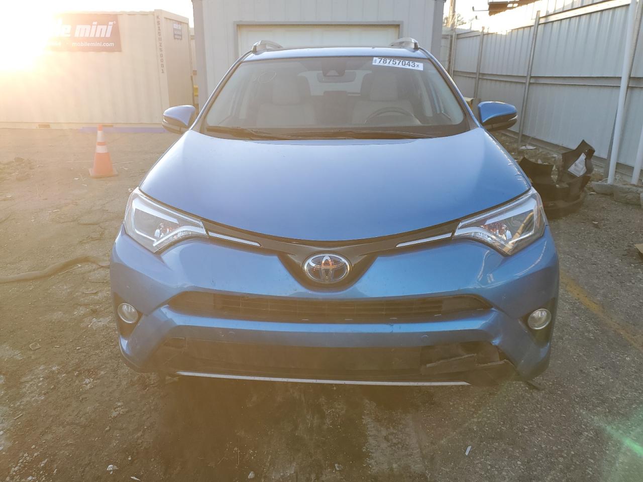 VIN JTMDJREV0JD177696 2018 TOYOTA RAV4 no.5