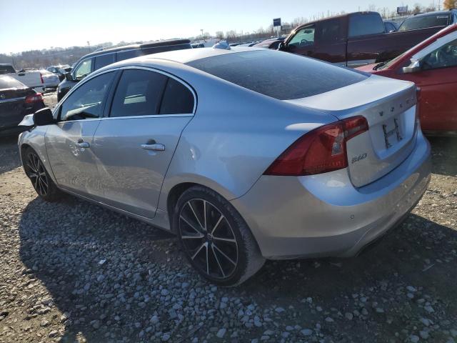 Sedans VOLVO S60 2016 Srebrny
