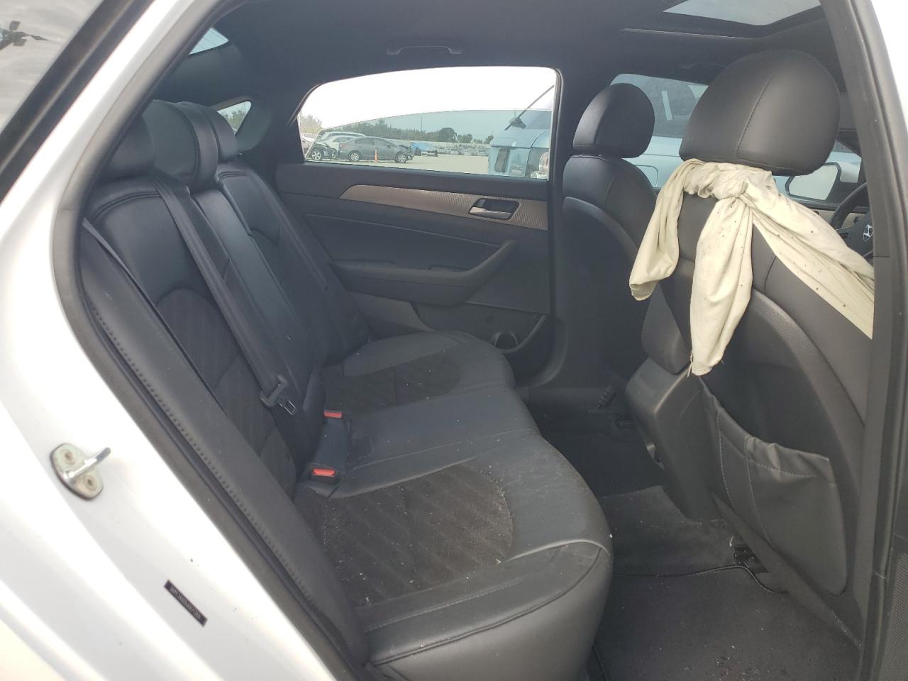 2018 Hyundai Sonata - Image 11