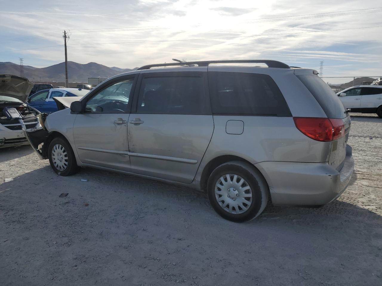 2006 Toyota Sienna - Image 2