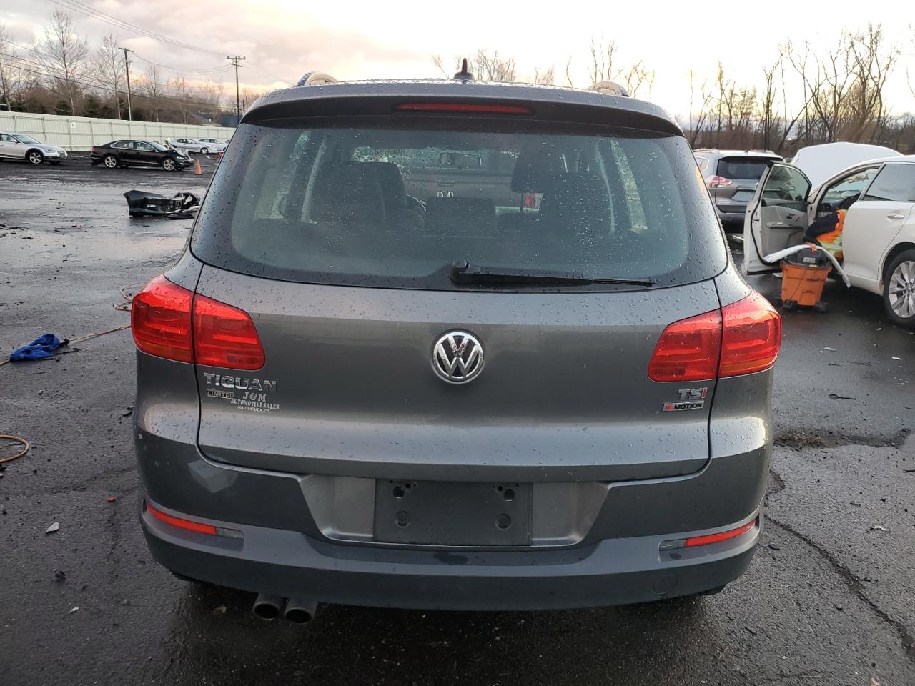 WVGBV7AX0JK005523 2018 Volkswagen Tiguan Limited