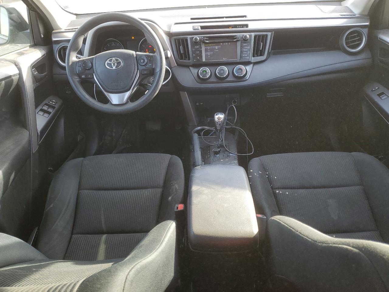 JTMZFREV8JJ157009 2018 Toyota Rav4 Le