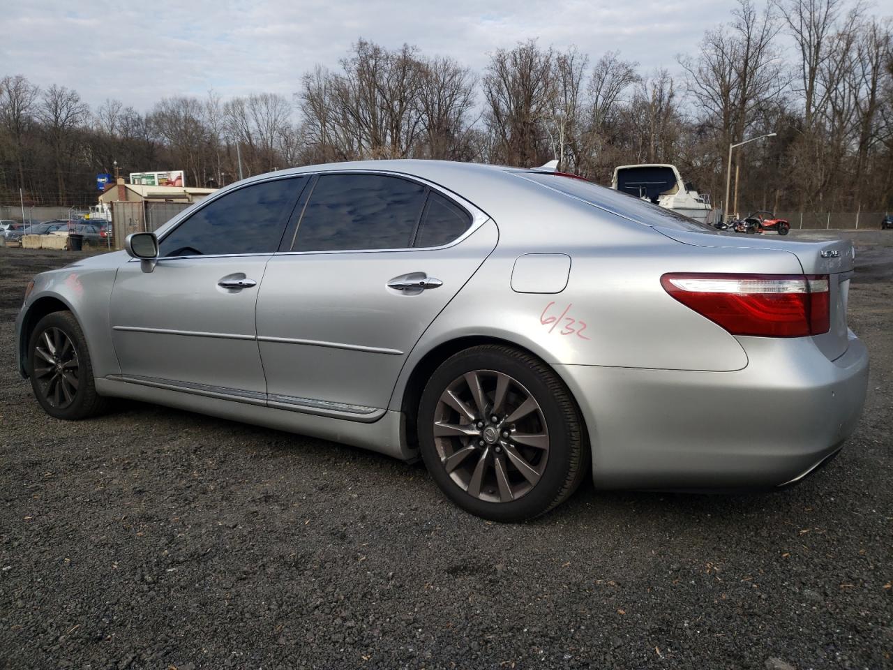 2007 Lexus LS - Image 2