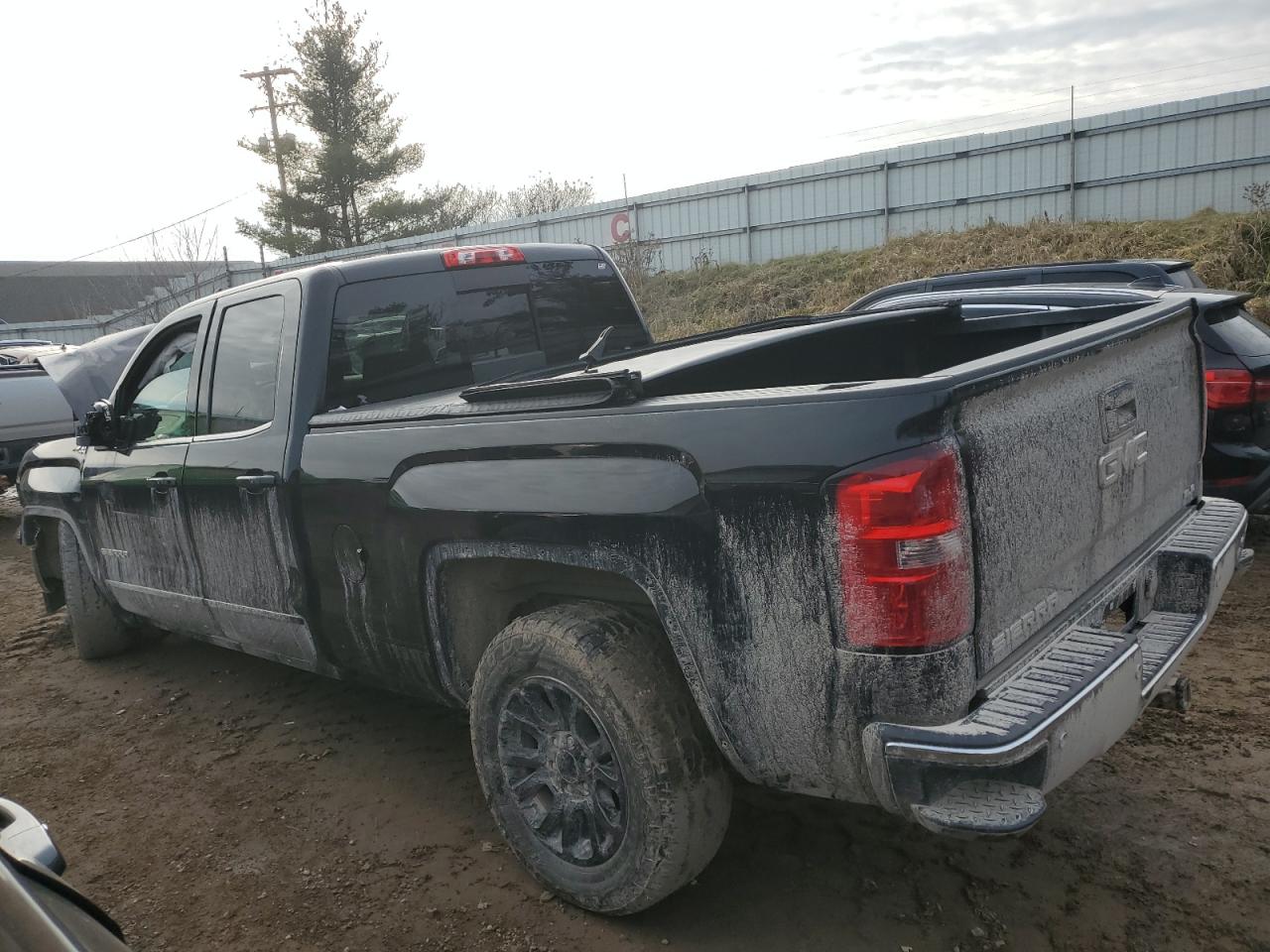 2015 GMC Sierra - Image 2