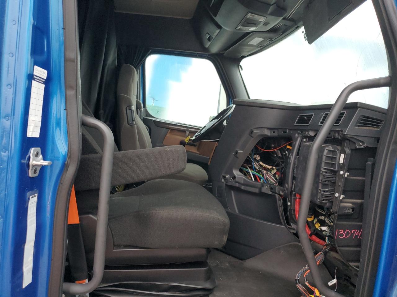 2020 Freightliner Cascadia 126 VIN: 1FUJHHDRXLLKS3663 Lot: 81428103