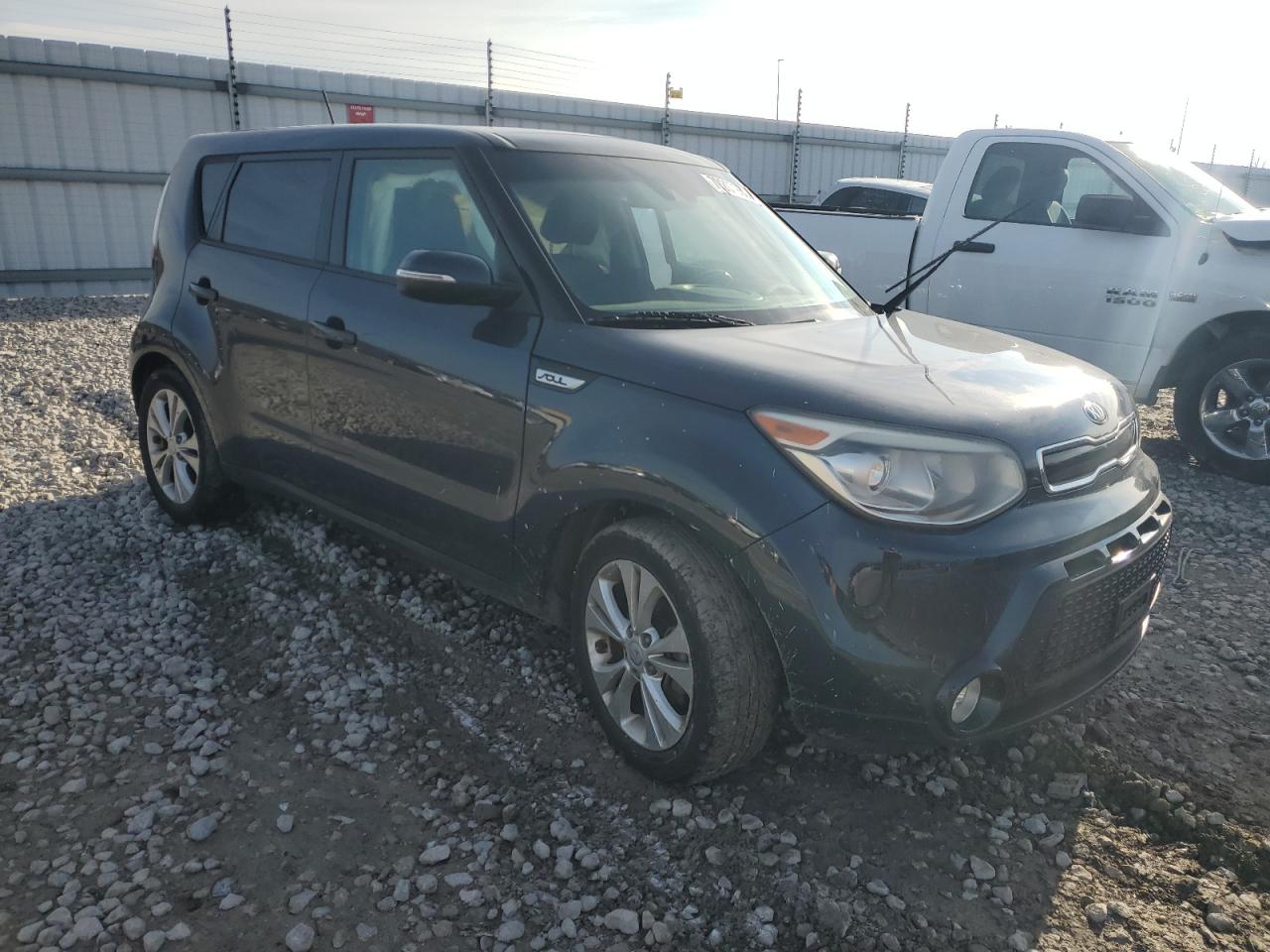 KNDJX3A55G7272458 2016 Kia Soul !