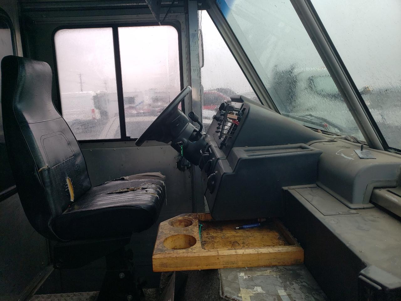 2001 Ford Econoline E350 Super Duty Stripped Chassis VIN: 1FCKE39L71HB30854 Lot: 80856933