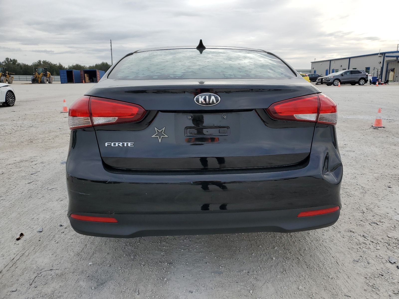 3KPFK4A79HE055847 2017 Kia Forte Lx