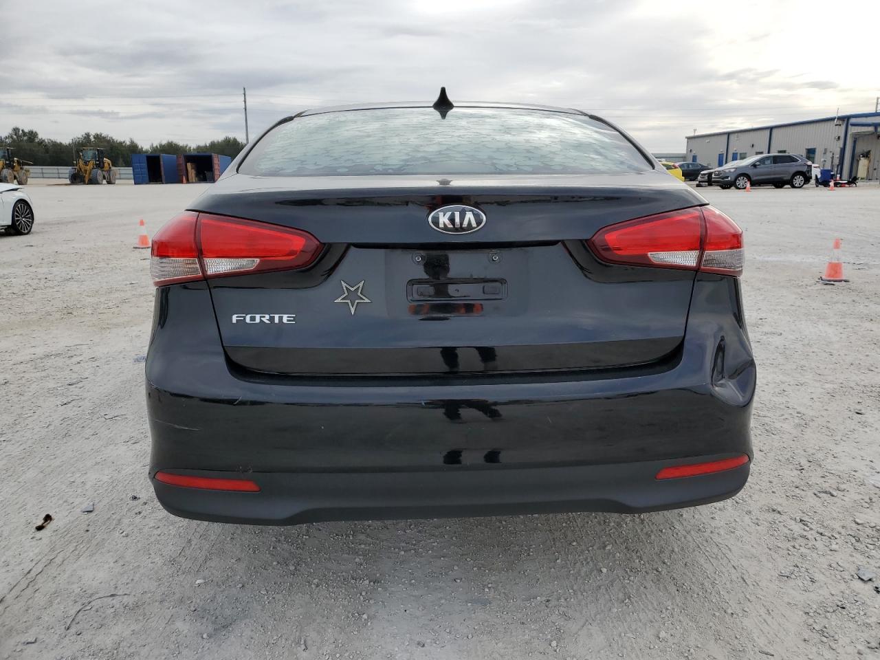 2017 Kia Forte Lx VIN: 3KPFK4A79HE055847 Lot: 81075743